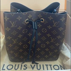 LOUIS VUITTON
BLACK MONOGRAM CANVAS NEO NOÉ